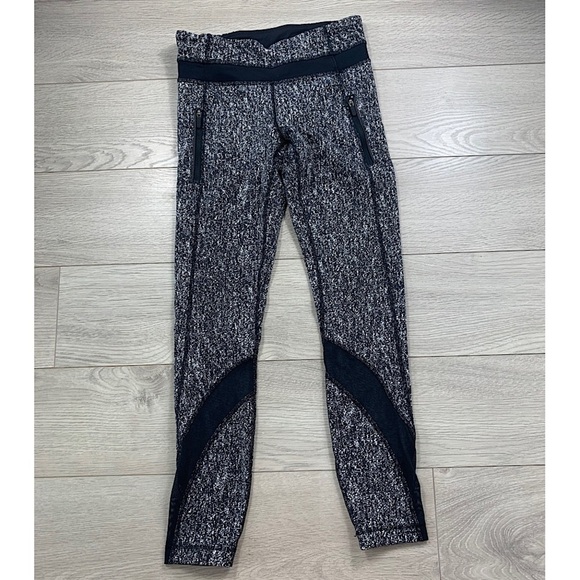 Lululemon Inspire Tight II Leggings
Power Luxtreme Suited Jacquard Black White - Picture 6 of 14